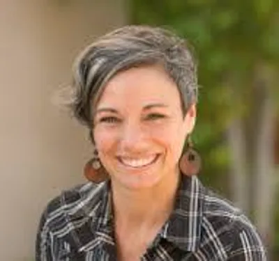 Kelli Dawn Holsopple headshot