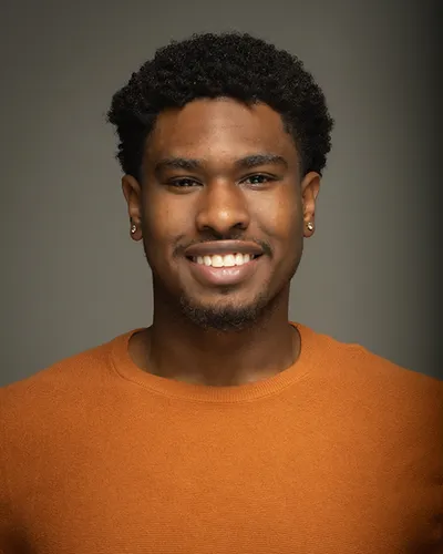 Vincent Oliver headshot