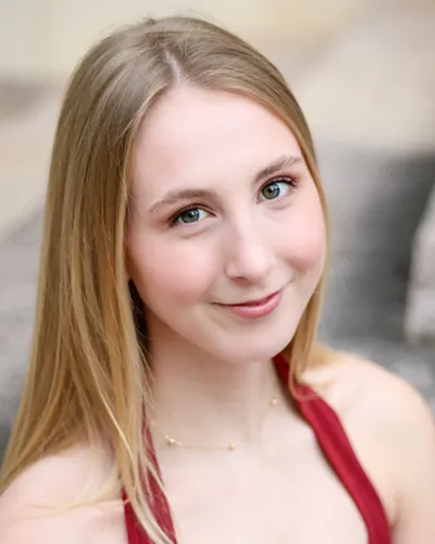 Sophie Miller headshot